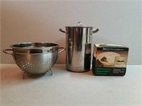 Stainless Steel and Plastic Cooking Items.
