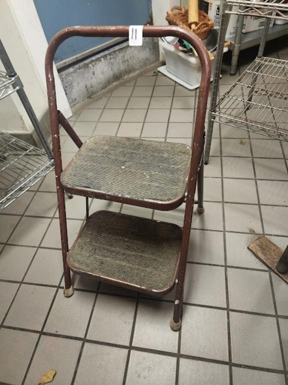 OLD FASHIONED STEP STOOL