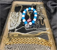MIXED JEWELRY LOT / CHAINS & BEADS +