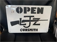 GUNSMITH OPEN AND CLOSED SIGN