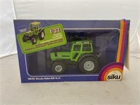 Siku Deutz-Fahr Tractor 1:32 in Box