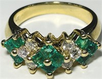 14KT YELLOW GOLD EMERALD & DIAMOND RING FEATURES