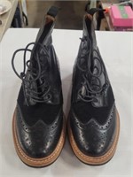 (Size 10) Black / Brown Boots