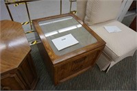 high-quality end table with 2-drawers & glass top