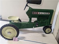1800 Oliver Pedal Tractor