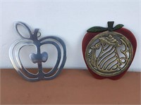 2 APPLE TRIVETS