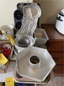 Lot of Baking Ware