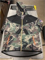 Extra Large Camo Zip Up Hoodie w/ Pockets
