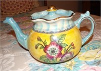 Royal Bradwell Tea Pot