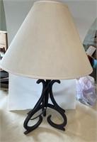 Heavy casted lamp with shade