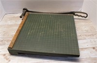 HEAVY DUTY PAPER AND CARDBOARD CUTTER - 13"