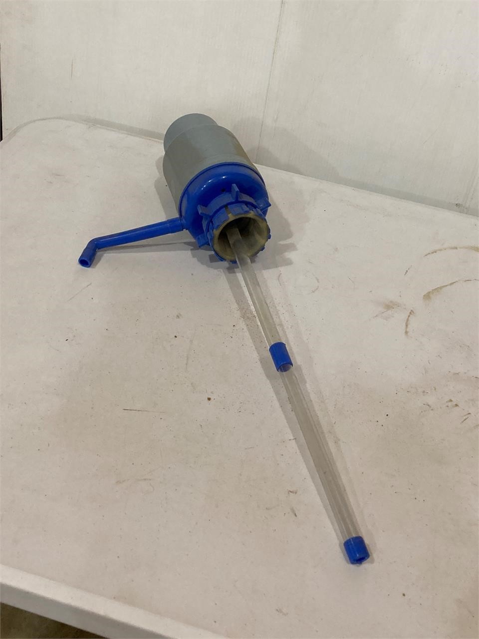 Water pump for bottles