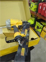 DeWalt 28° wire weld framing nailer