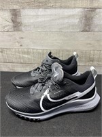 New Nike Trail Sneakers Size 8