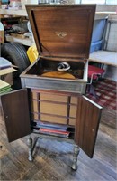 Victrola VV 4-3 78RPM Record Player & Records