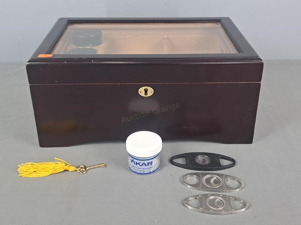 Cigar Humidor And Accessories