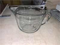 heavy glass Anchor Hocking Measuring Mixing Bowl