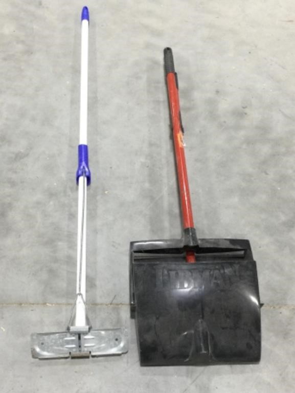 Broom & dustpan w/ mop - missing bottom