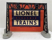 Lionel operating signal bridge 450 with original