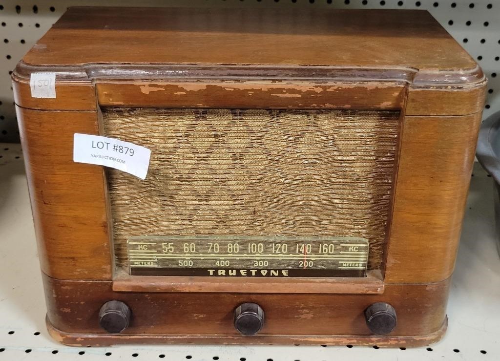 TRUETONE VTG. WOOD ELECTRIC RADIO