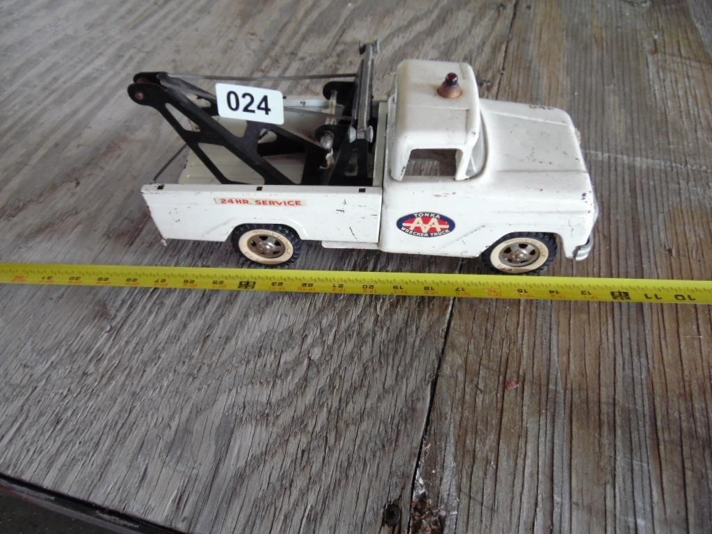 TONKA TOW TOY TRUCK