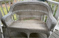 Wicker love seat. Needs to be repainted