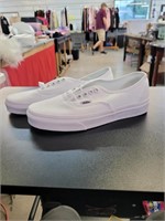 New Vans tennis shoes size 8.5