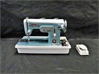 Sewmor 900 Portable Sewing Machine with case