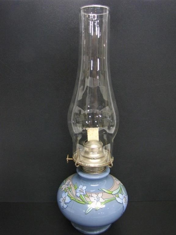 VINTAGE OIL LAMP W/ GLASS BASE & FLORAL PATTERN