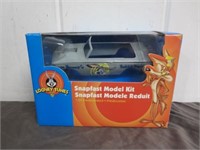 Sealed 2000 AMT Bugs Bunny Snap-Fast Model Kit