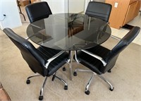 T - ROUND TABLE W/ 4 CHAIRS