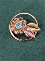 Vintage Small Gold Tone Circle Flower Brooch