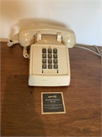 Vintage '80s Era Push Button Telephone