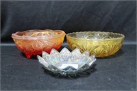 3 GLASS BOWLS: CARNIVAL GLASS, AMBERINA AND AMBER