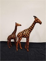Two giraffe decors the tallest one is 22 in