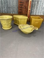 4 SMALL GOLD PLANTERS, ONE IS HAEGER,