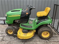 John Deere L110 Automatic Riding Lawn Mower