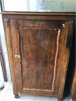 Choice on 2 (145-146): Antique free standing close