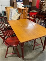 Table/ 4 chairs. Missing drawers at ends of table