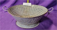 VTG. ENAMEL STRAINER