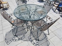 Vtg Metal Round Patio Table & 4 Chairs & Cushions