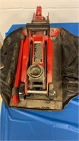 2 Ton floor jack   w/ carry case