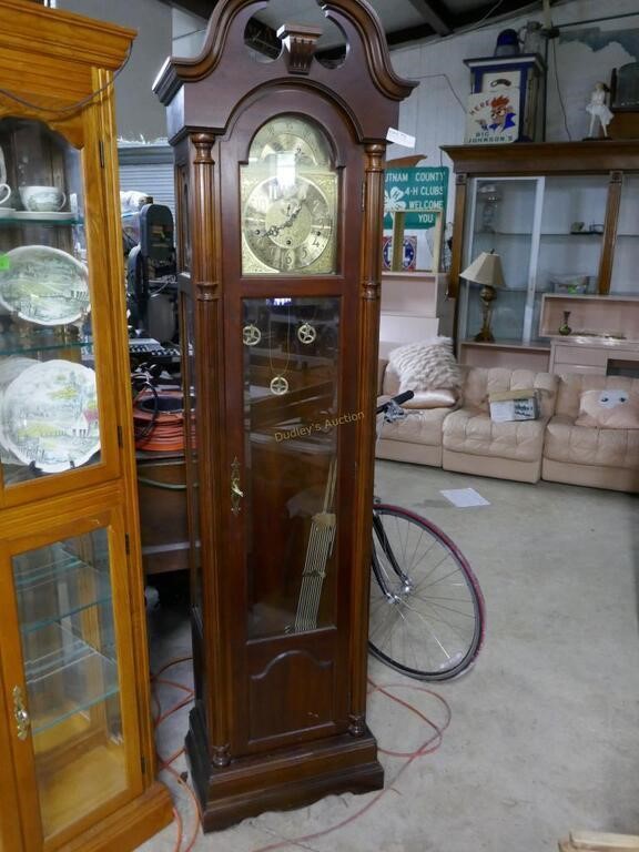 Grandfather clock in mahogany stained case