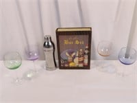 Vintage De Luxe Bar Set with Wine Glasses & Shaker