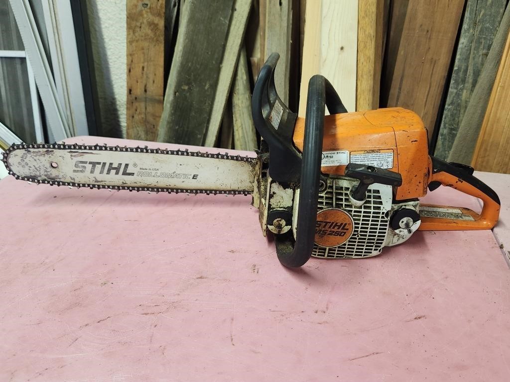 Chainsaw - STIHL MS250 - Works Good