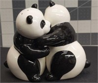 Magnetic Salt and pepper shakers -hugging panda's