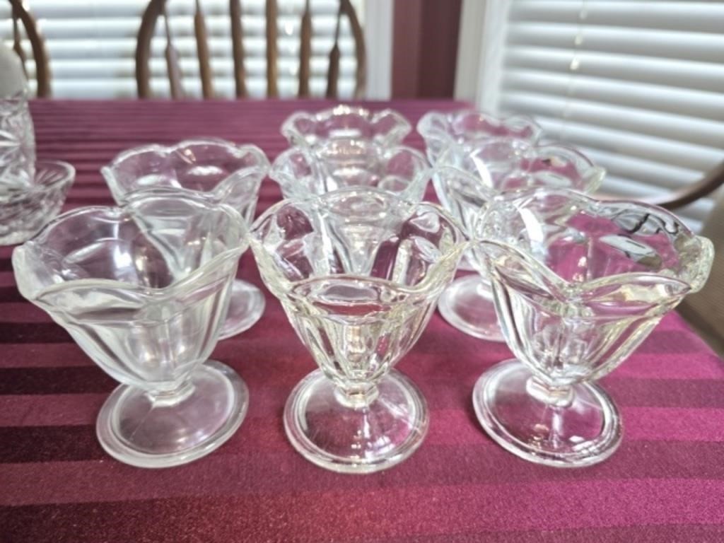 Set of 8 stemmed glasses