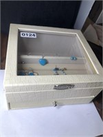 Jewelry box with 3 925 earrings and extras