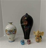 A lot of nice decorative ceramics