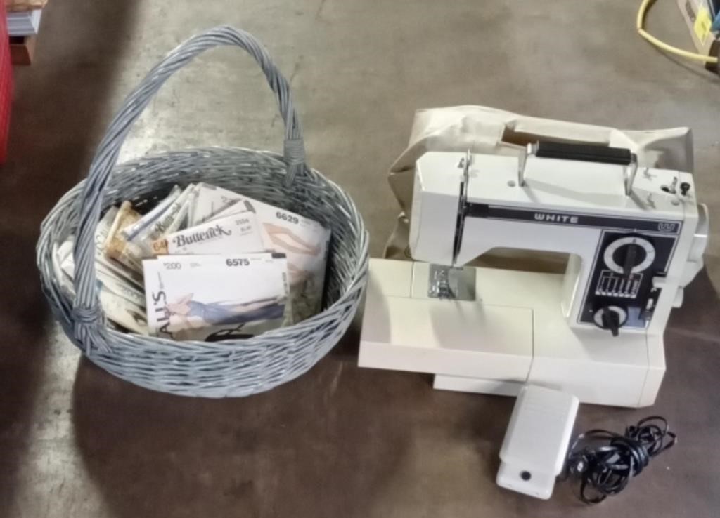 (O) Brand Whit sewing machine with pedal and